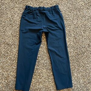 Vuori Miles ankle pant in ink